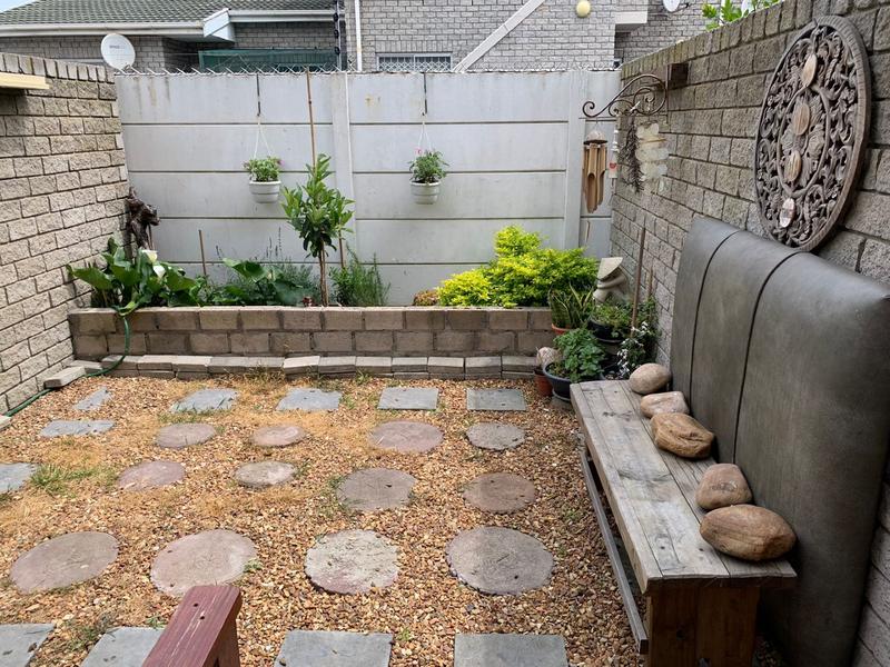 1 Bedroom Property for Sale in Table View Western Cape